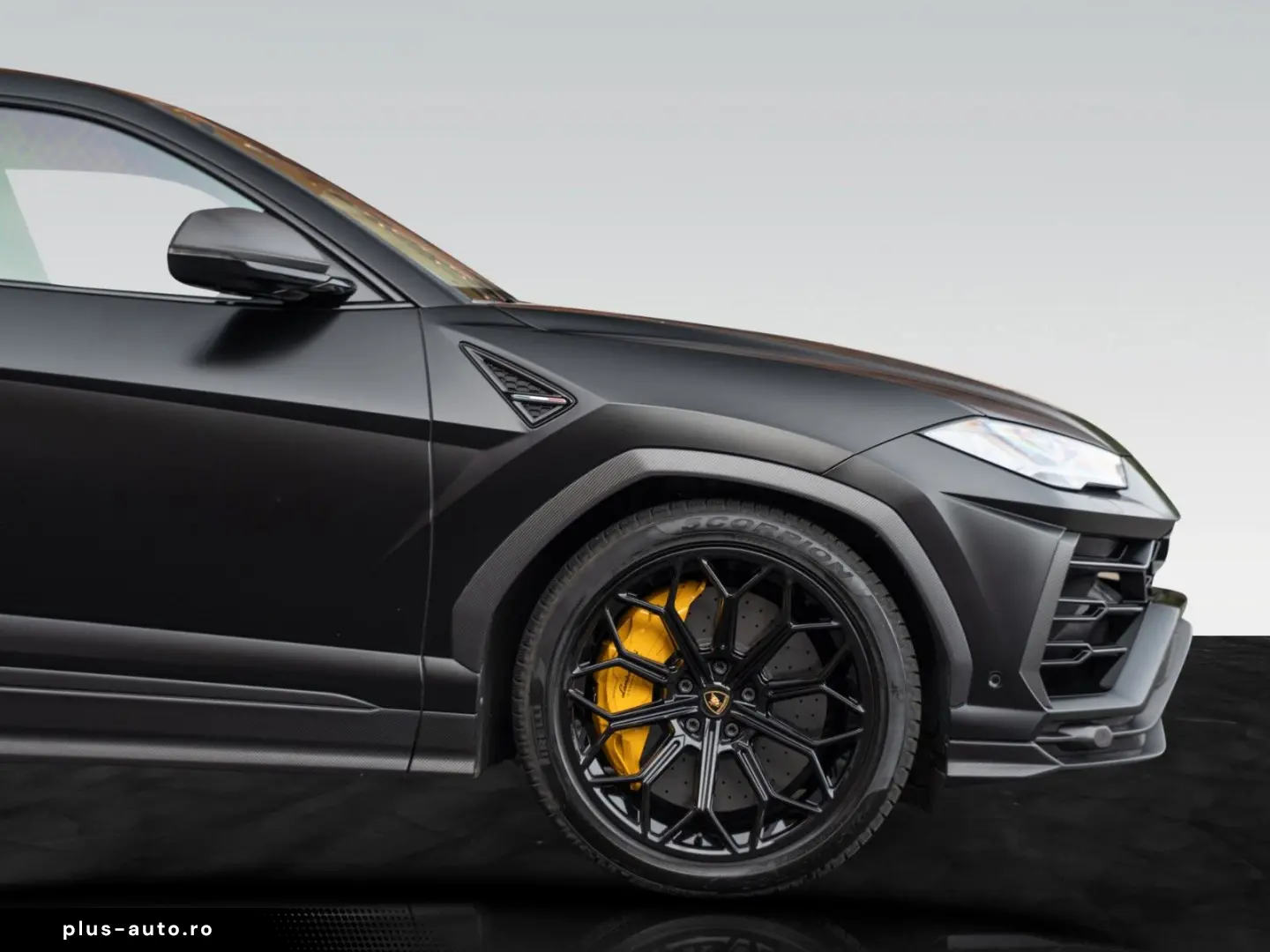 LAMBORGHINI Urus Graphite Capsule   Matt Paint   Carbon Pack