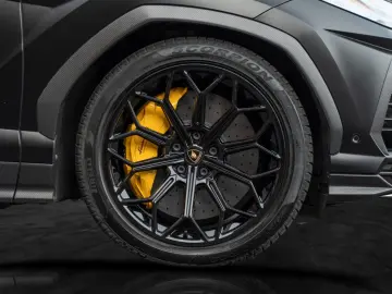 LAMBORGHINI Urus Graphite Capsule   Matt Paint   Carbon Pack