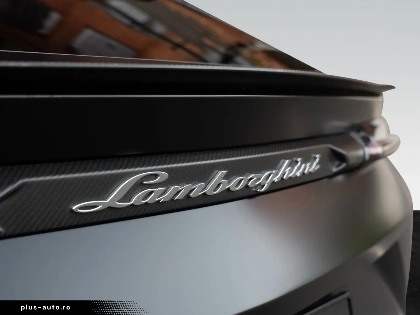 LAMBORGHINI Urus Graphite Capsule   Matt Paint   Carbon Pack
