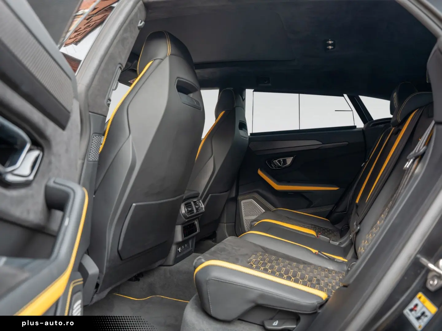 LAMBORGHINI Urus Graphite Capsule   Matt Paint   Carbon Pack