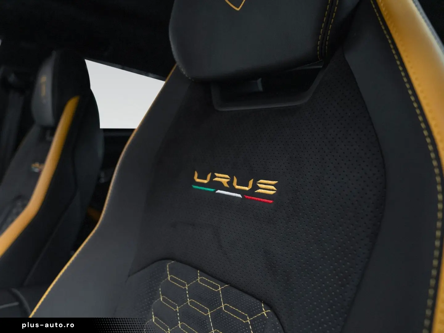 LAMBORGHINI Urus Graphite Capsule   Matt Paint   Carbon Pack