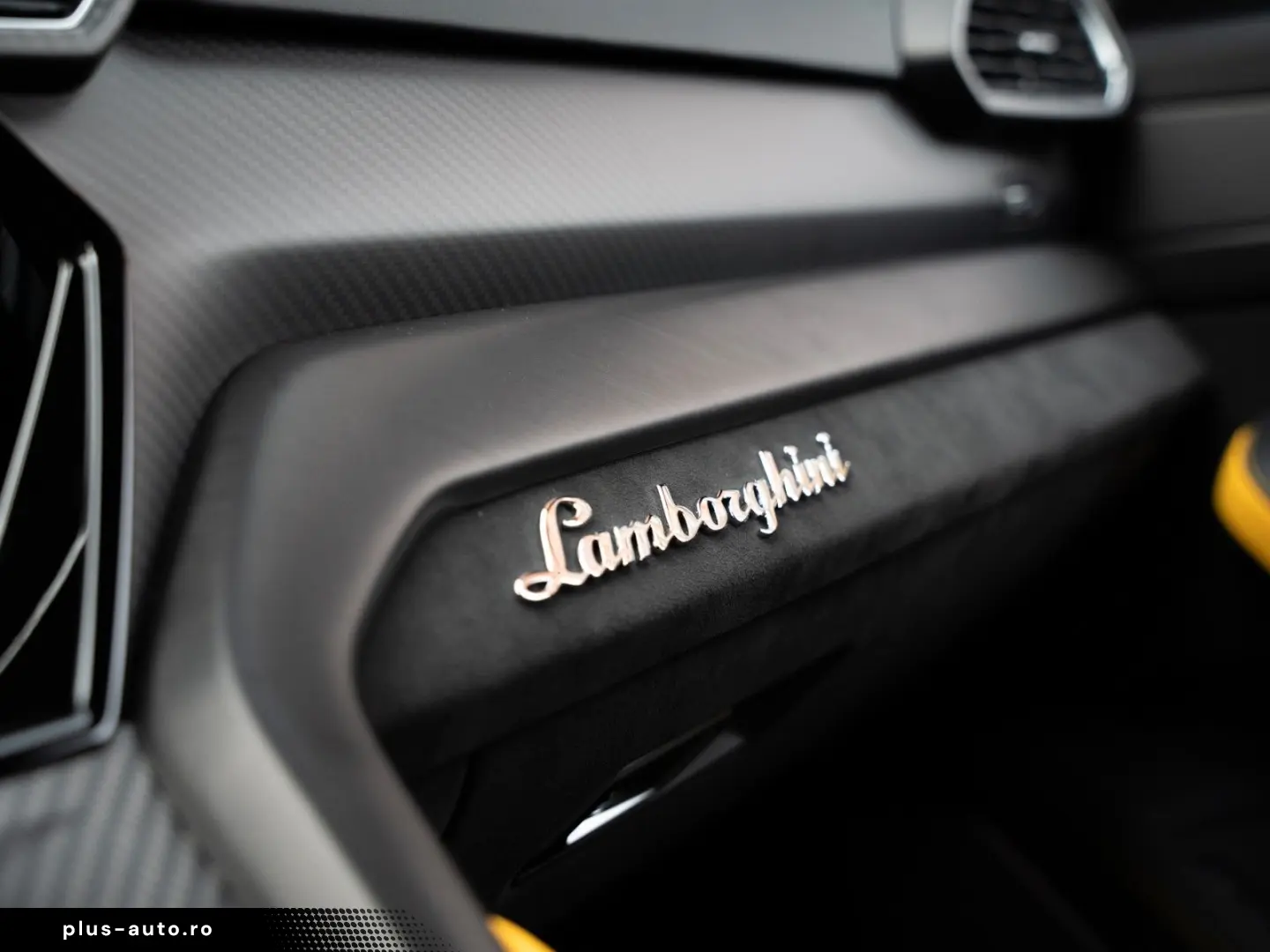 LAMBORGHINI Urus Graphite Capsule   Matt Paint   Carbon Pack