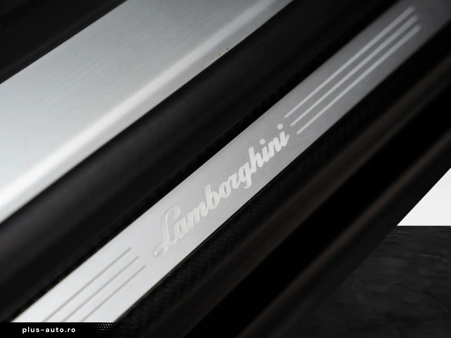 LAMBORGHINI Urus Graphite Capsule   Matt Paint   Carbon Pack