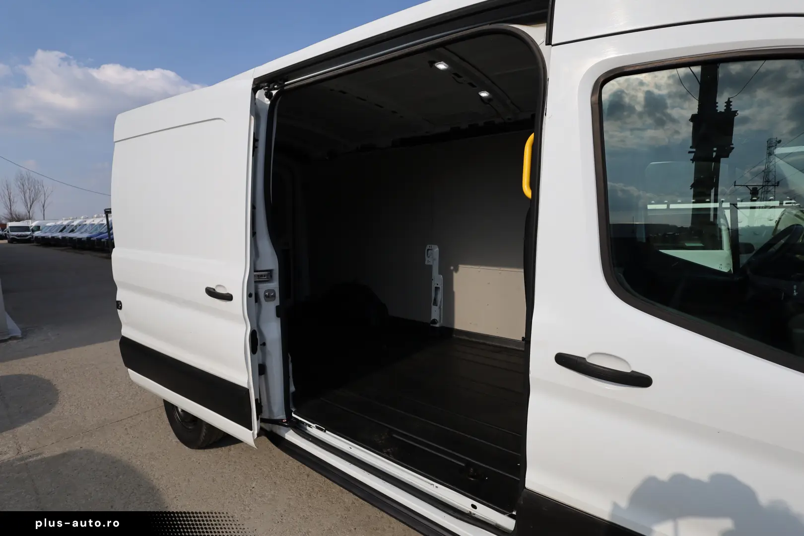 Ford Transit L3H2 2.0D 130CP (avariata de grindina)