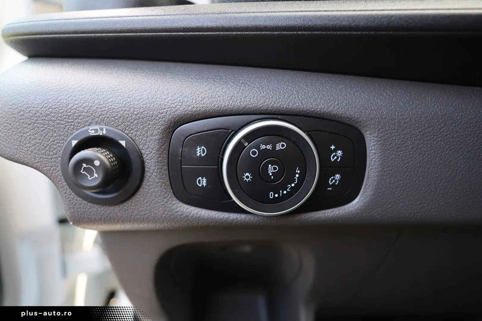 Ford Transit L3H2 2.0D 130CP (avariata de grindina)