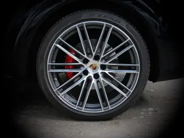 Porsche Cayenne Coupé GTS Tiptronic S