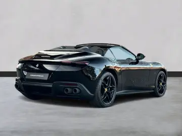 FERRARI Roma Spider  LED-Scheinwerfer 20 Zoll Felge