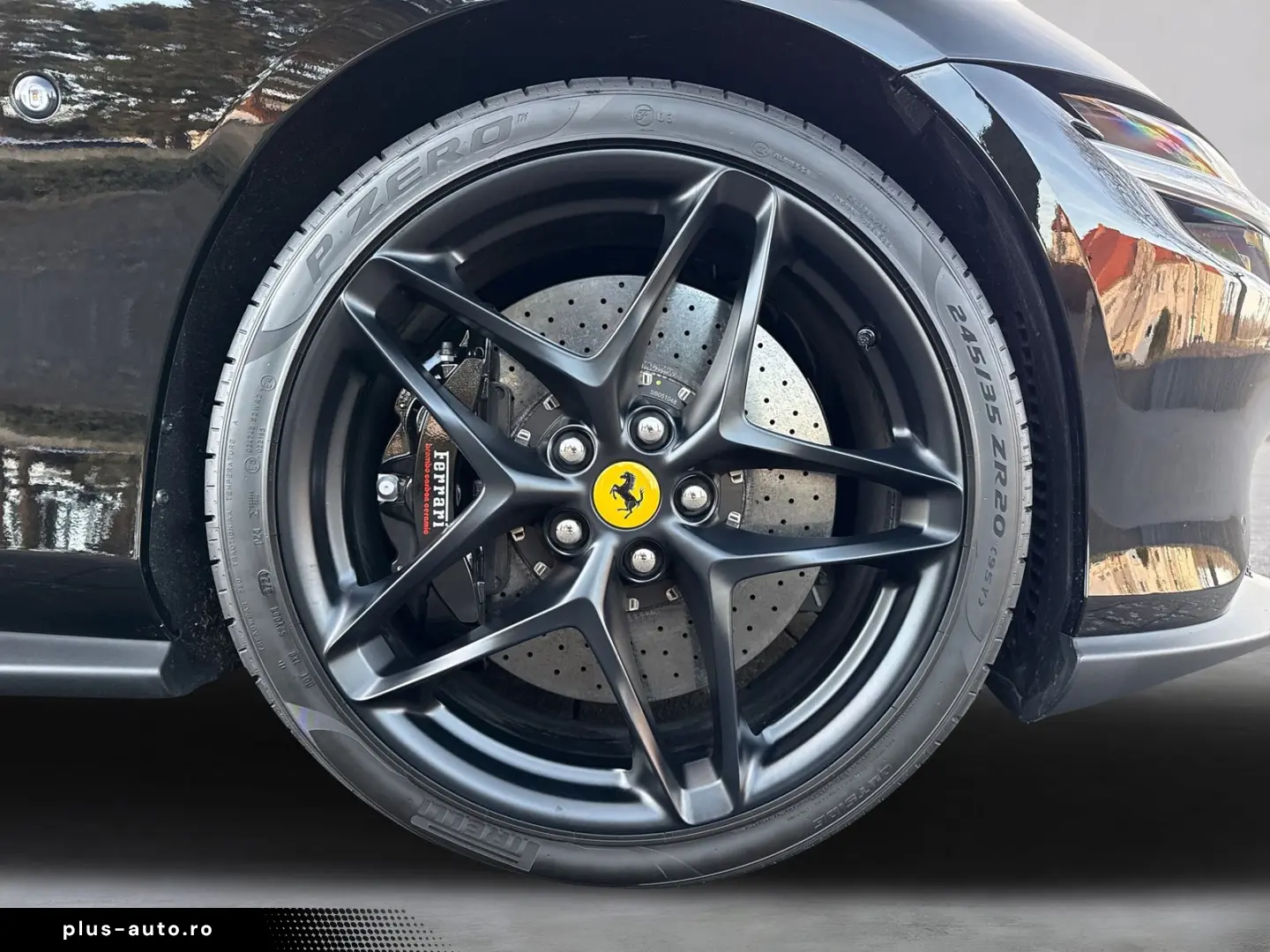 FERRARI Roma Spider  LED-Scheinwerfer 20 Zoll Felge