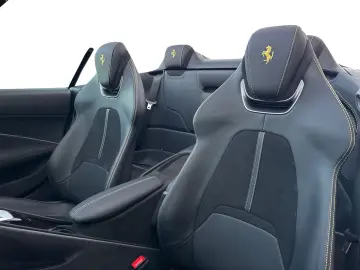 FERRARI Roma Spider  LED-Scheinwerfer 20 Zoll Felge