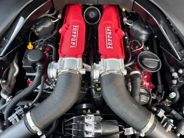 FERRARI Roma Spider  LED-Scheinwerfer 20 Zoll Felge