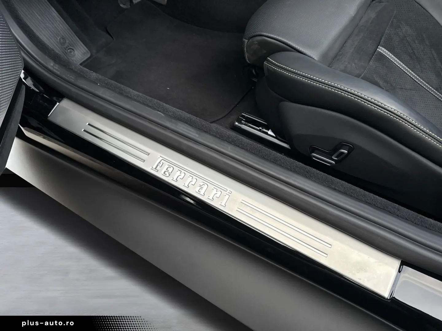 FERRARI Roma Spider  LED-Scheinwerfer 20 Zoll Felge