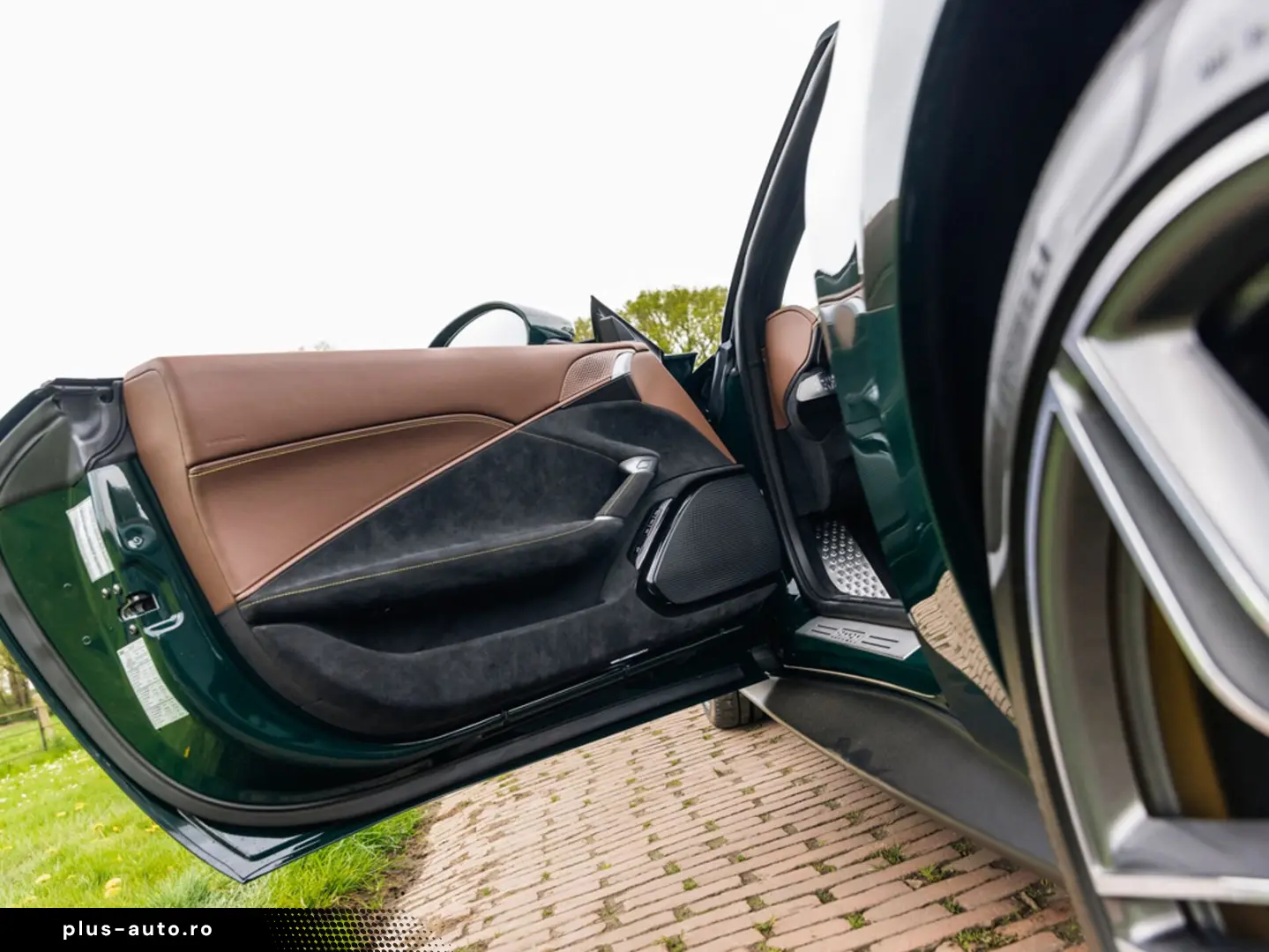 FERRARI Roma Spider 3.9 V8 Carbon  Adas  kamera