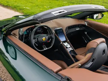 FERRARI Roma Spider 3.9 V8 Carbon  Adas  kamera