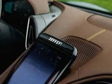 FERRARI Roma Spider 3.9 V8 Carbon  Adas  kamera