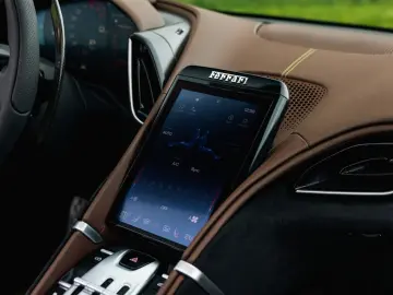 FERRARI Roma Spider 3.9 V8 Carbon  Adas  kamera