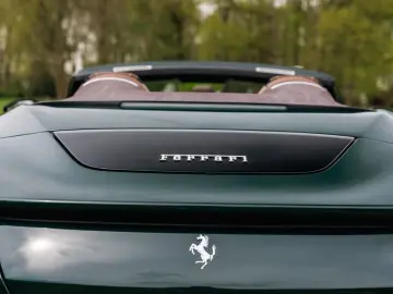 FERRARI Roma Spider 3.9 V8 Carbon  Adas  kamera