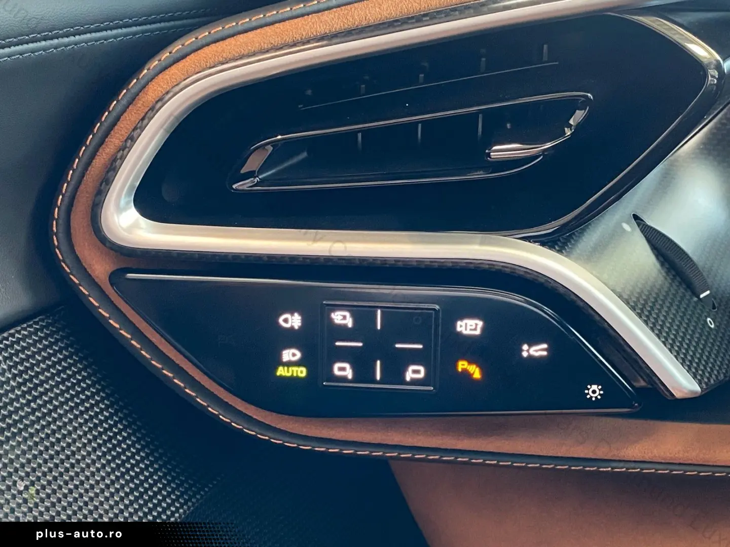 FERRARI 296 GTS MY24   Carbon Door   Classic Spec