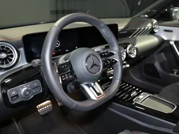 Mercedes-Benz CLA 35 4M AMG Coupé PANO DISTRO NIGHT RFK TOTW