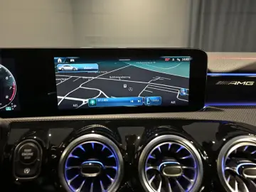 Mercedes-Benz CLA 35 4M AMG Coupé PANO DISTRO NIGHT RFK TOTW