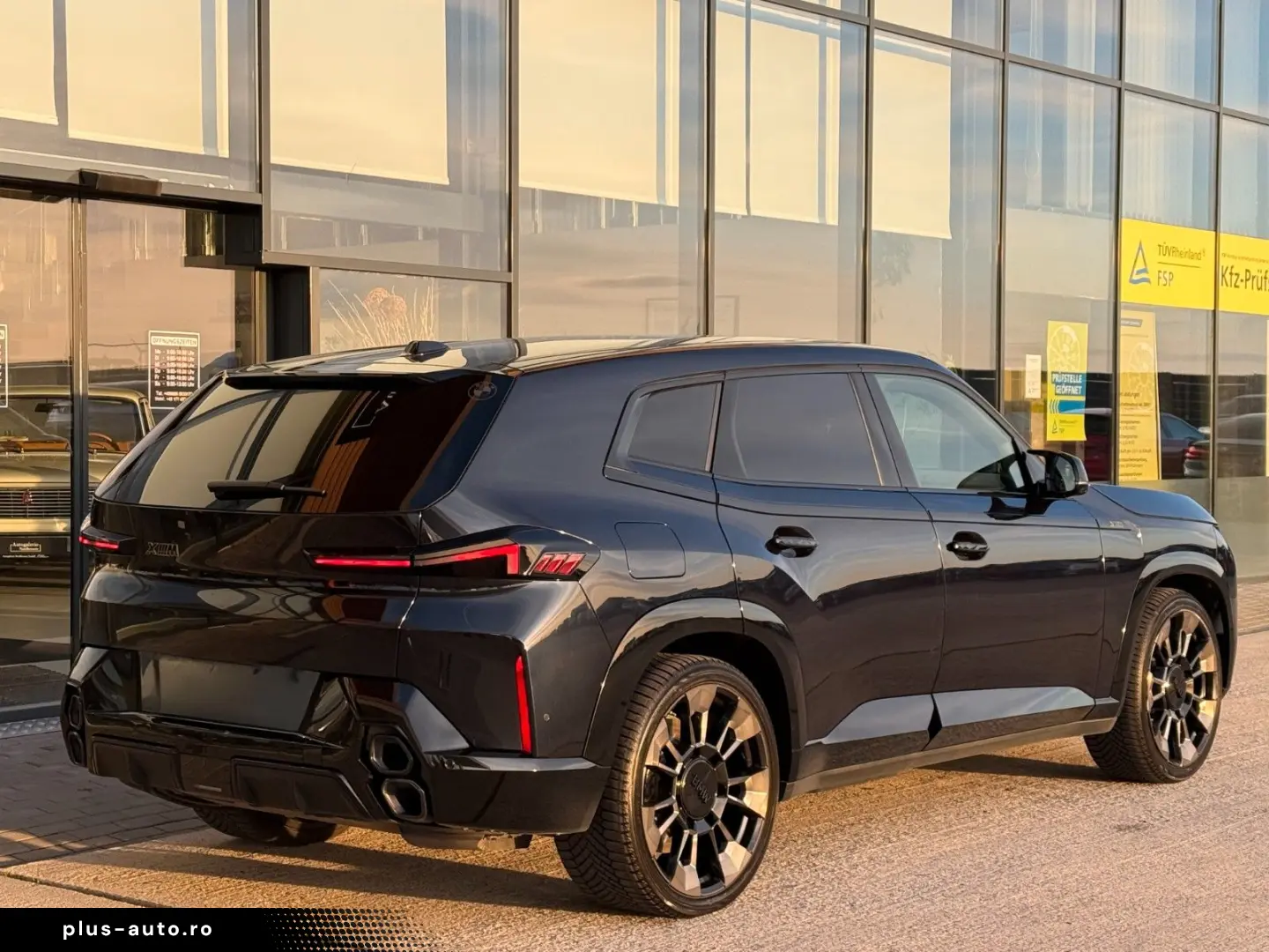 BMW XM 4.4 VOLL BOWERS&WILKINS 23  Soft-Close Massag