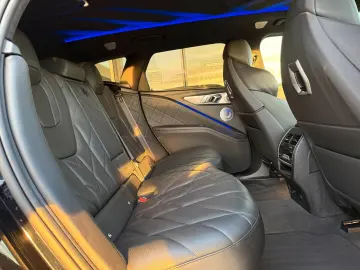 BMW XM 4.4 VOLL BOWERS&WILKINS 23  Soft-Close Massag