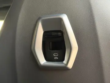 BMW XM 4.4 VOLL BOWERS&WILKINS 23  Soft-Close Massag