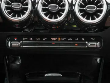 Mercedes-Benz CLA 250 e AMG-Sport Distr Totw LED Kamera