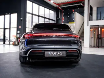 PORSCHE Taycan 4S Cross Turismo - Passenger Display