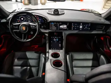 PORSCHE Taycan 4S Cross Turismo - Passenger Display