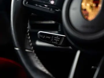 PORSCHE Taycan 4S Cross Turismo - Passenger Display