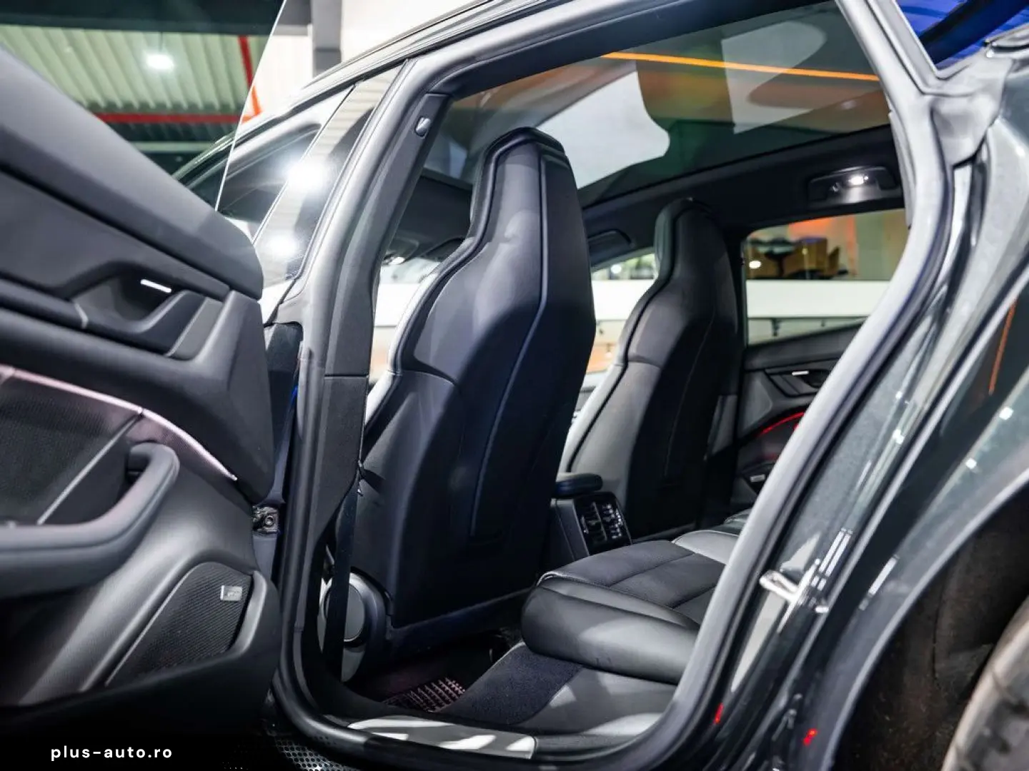 PORSCHE Taycan 4S Cross Turismo - Passenger Display