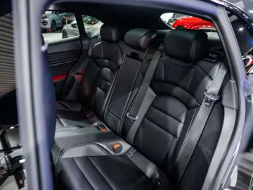 PORSCHE Taycan 4S Cross Turismo - Passenger Display