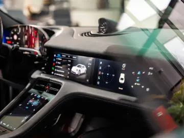 PORSCHE Taycan 4S Cross Turismo - Passenger Display