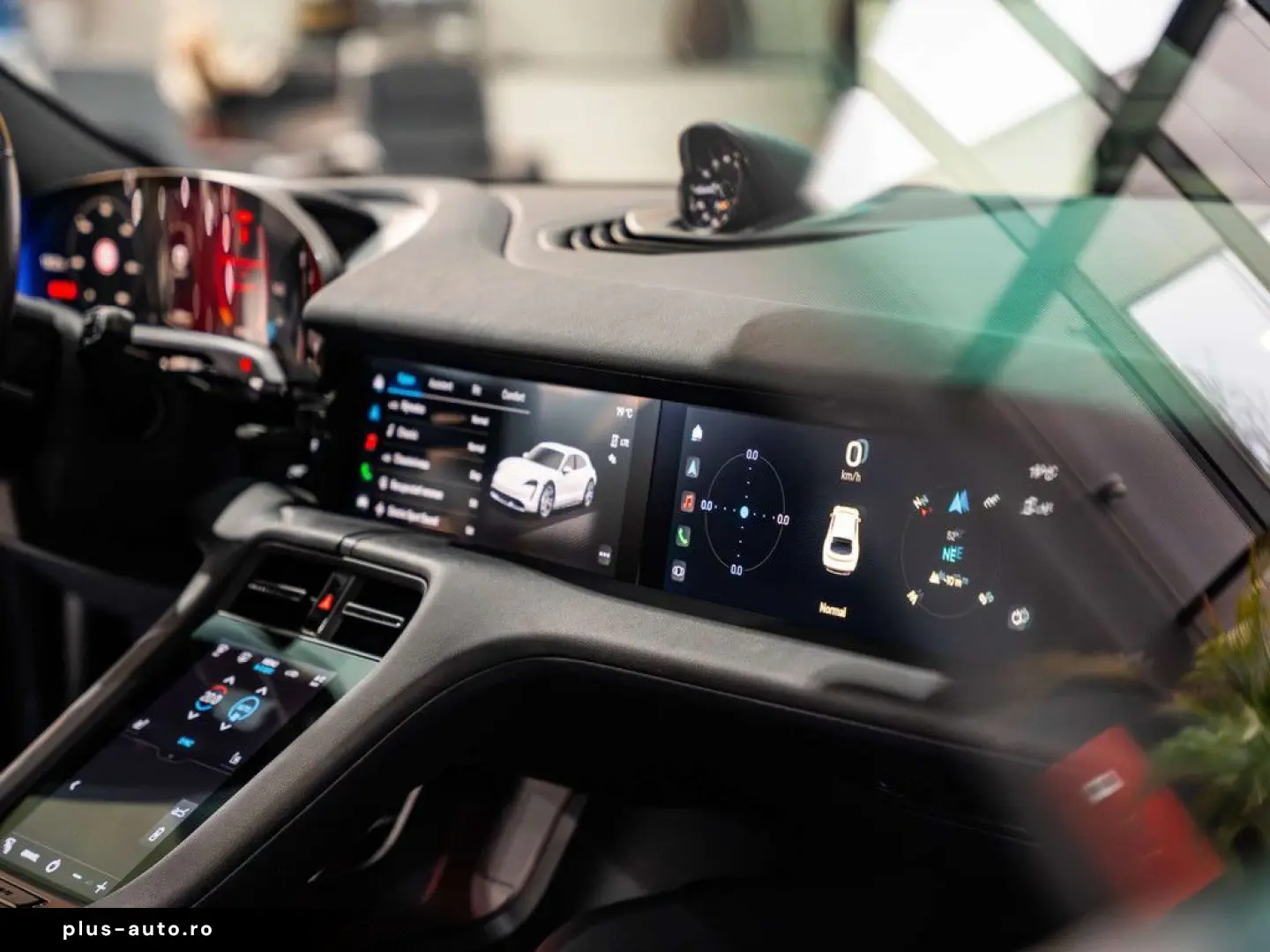 PORSCHE Taycan 4S Cross Turismo - Passenger Display