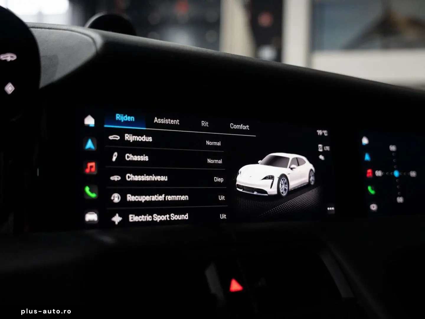 PORSCHE Taycan 4S Cross Turismo - Passenger Display