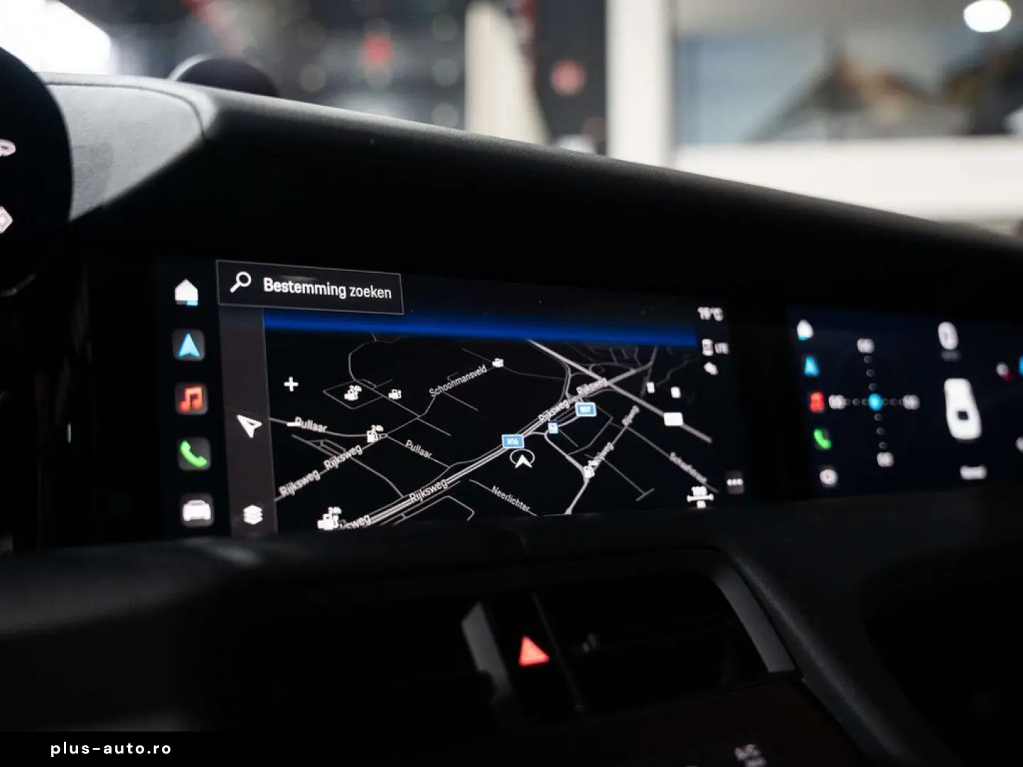 PORSCHE Taycan 4S Cross Turismo - Passenger Display
