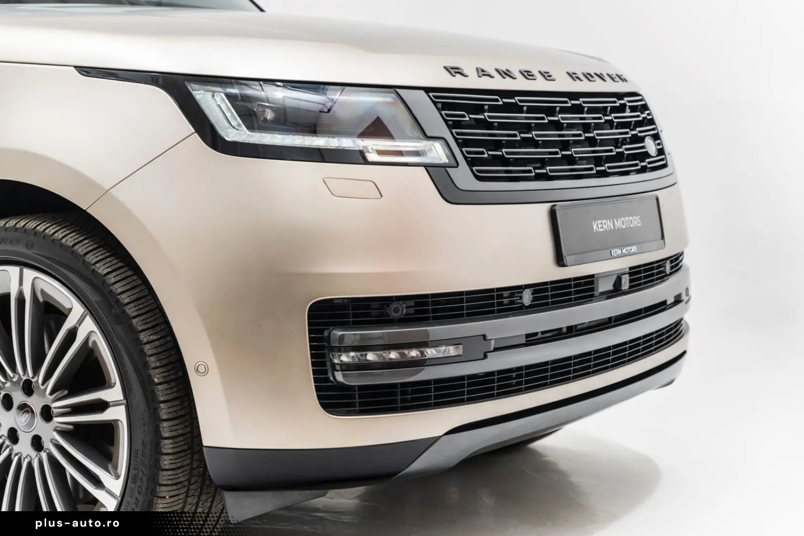 LAND ROVER P530 Autobiography LWB 23 Felgen Batumi Gold PPF