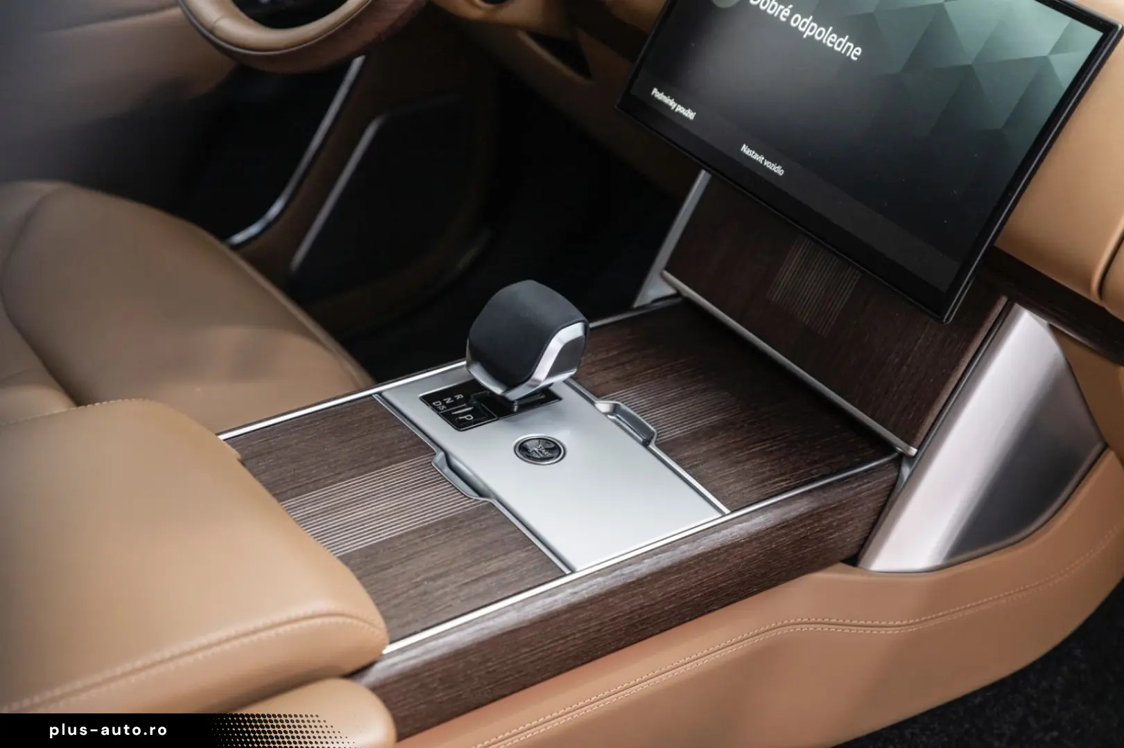 LAND ROVER P530 Autobiography LWB 23 Felgen Batumi Gold PPF