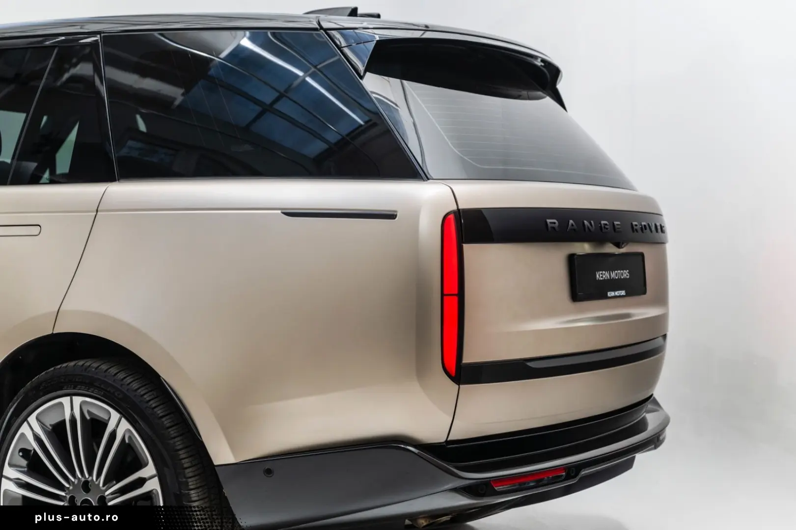 LAND ROVER P530 Autobiography LWB 23 Felgen Batumi Gold PPF