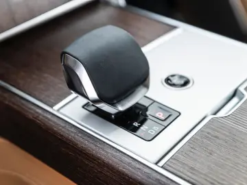 LAND ROVER P530 Autobiography LWB 23 Felgen Batumi Gold PPF