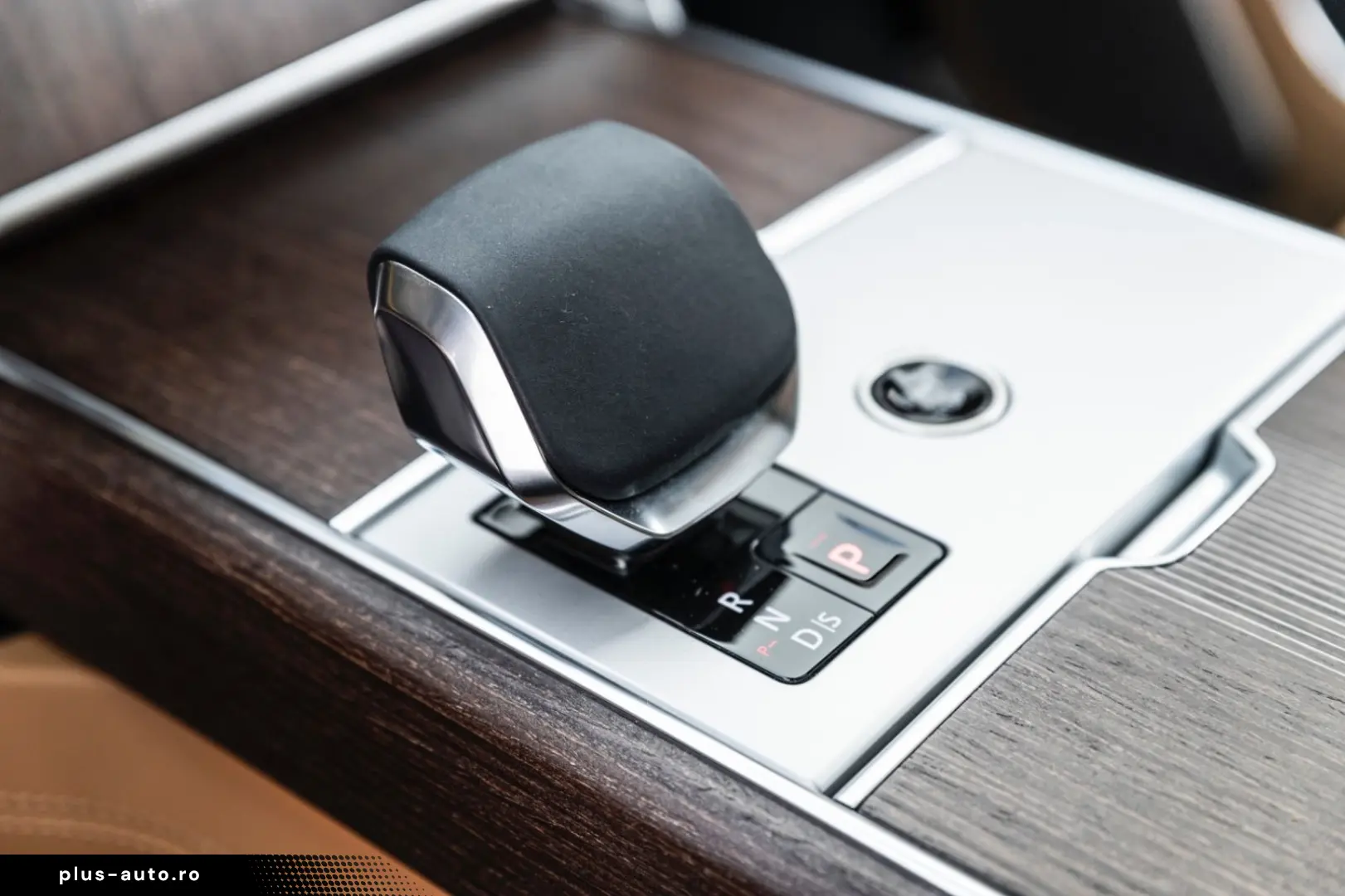 LAND ROVER P530 Autobiography LWB 23 Felgen Batumi Gold PPF