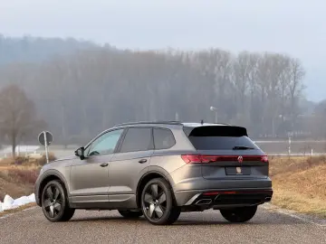 VW Touareg R-Line UNIKAT iQ AHK Stdhzg Softcl