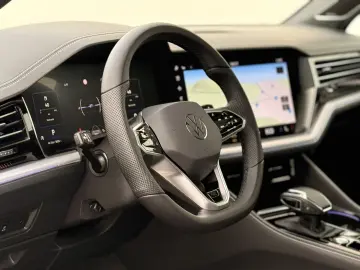 VW Touareg R-Line UNIKAT iQ AHK Stdhzg Softcl