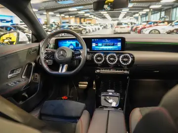 Mercedes-Benz CLA 250 e AMG Line Pano CarPlay