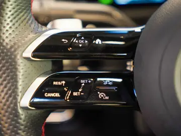 Mercedes-Benz CLA 250 e AMG Line Pano CarPlay