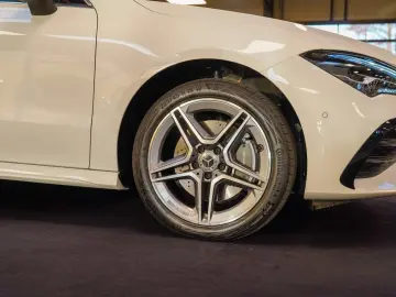 Mercedes-Benz CLA 250 e AMG Line Pano CarPlay