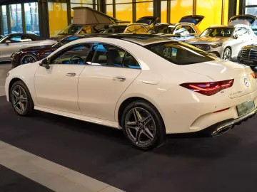 Mercedes-Benz CLA 250 e AMG Line Pano CarPlay