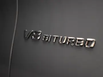 Mercedes-Benz S 63 AMG 5.5 V8 585 CP