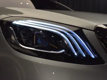 Mercedes-Benz S 63 AMG 5.5 V8 585 CP