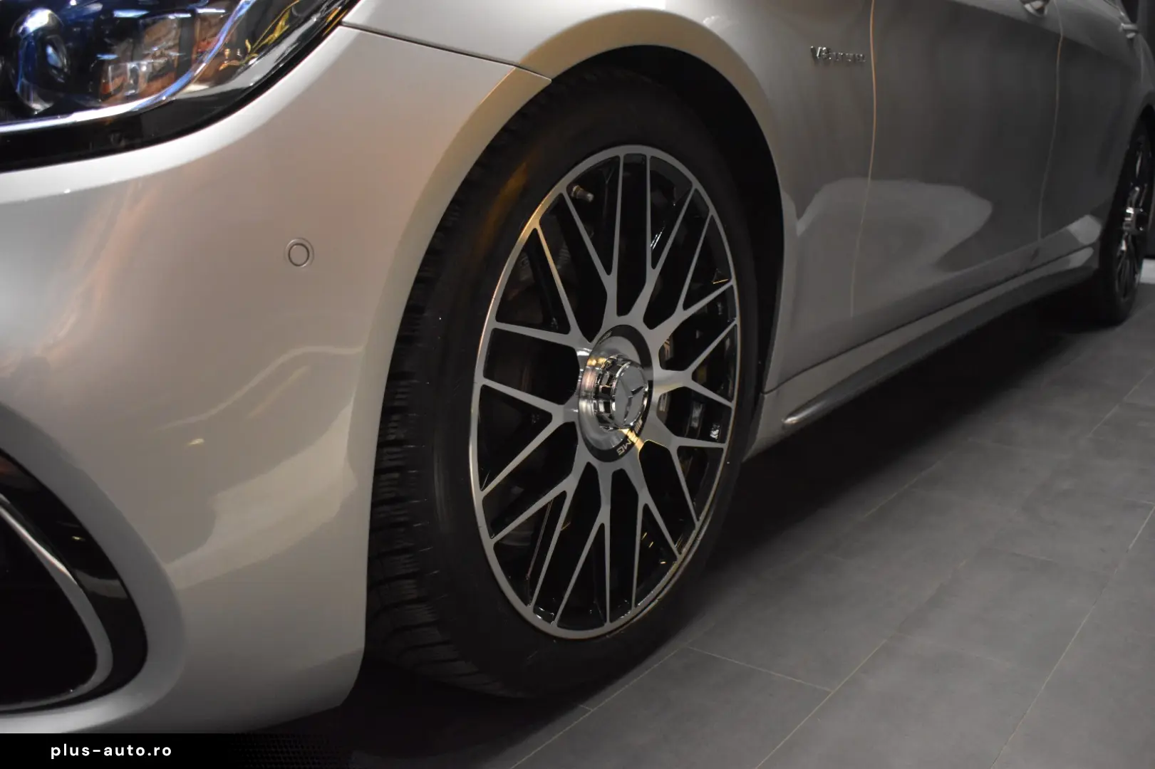 Mercedes-Benz S 63 AMG 5.5 V8 585 CP